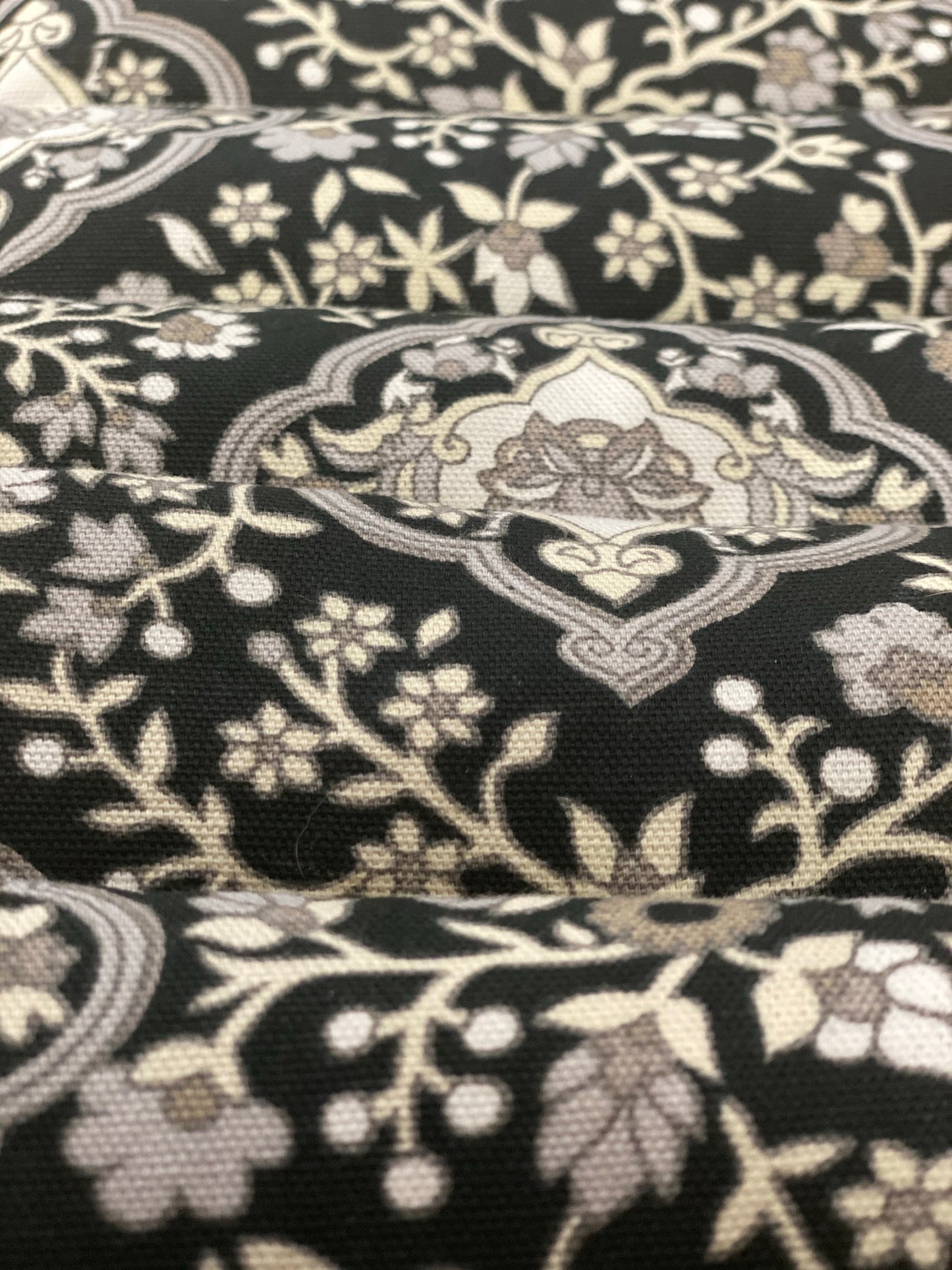 Hot pack- Black/White Floral